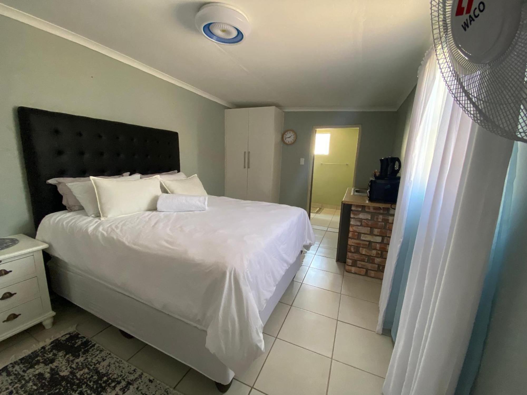 Inecia'S B & B Uis ภายนอก รูปภาพ